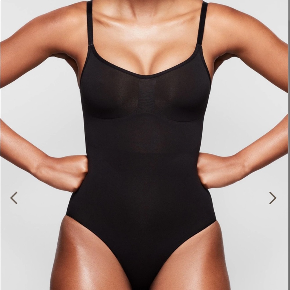 NWT SKIMS Sculpting Bodysuit with Snaps